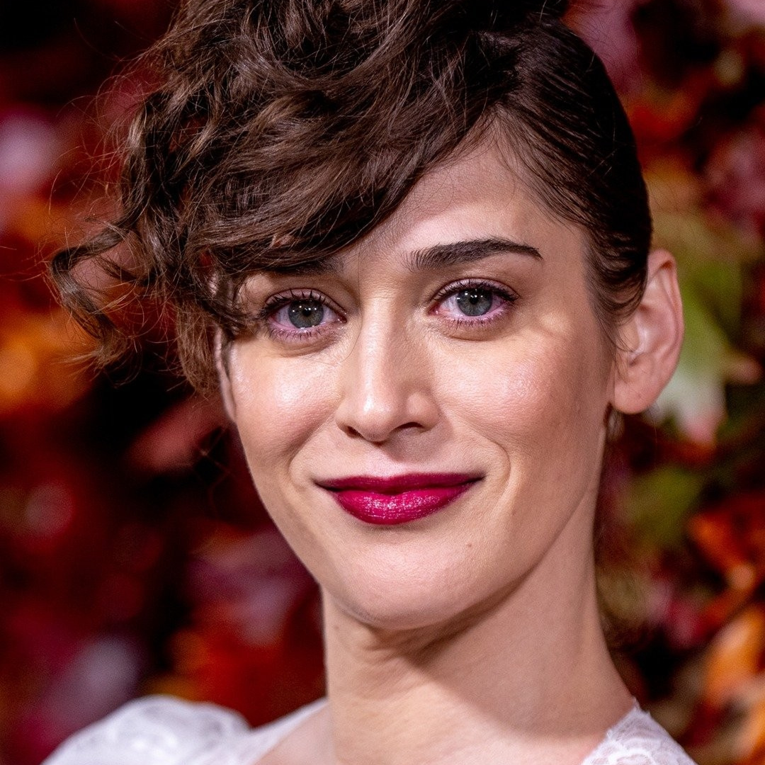 Lizzy Caplan